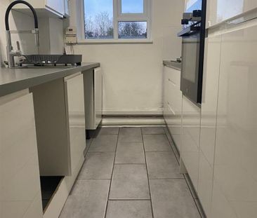 4 bedroom flat to rent - Photo 5