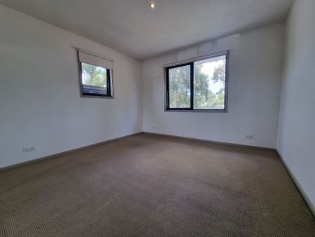 2 Bedroom Apartment - Situated Close to Monash University & Monash Medical Centre - Photo 2