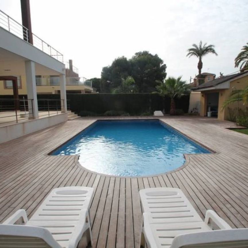 Villa de lujo en Cabo Roig. Verano - Photo 1