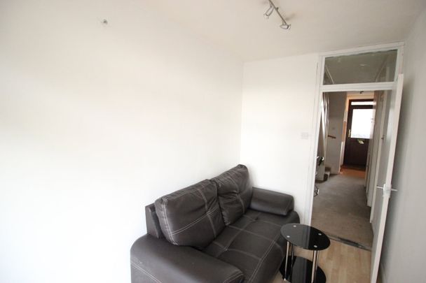 Room in a Shared Flat, Market Square, E14 - Photo 1