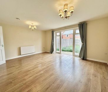 4 bedroom semi-detached house to rent - Photo 1