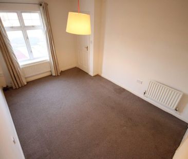 2 bedroom end of terrace house to rent - Photo 5