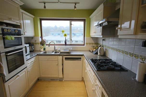 4 bedroom semi-detached house to rent - Photo 1