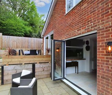 5 bedroom detached house to rent - Photo 1