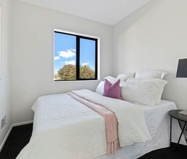 Charming 2 Bedroom + Office + Garage - Photo 2