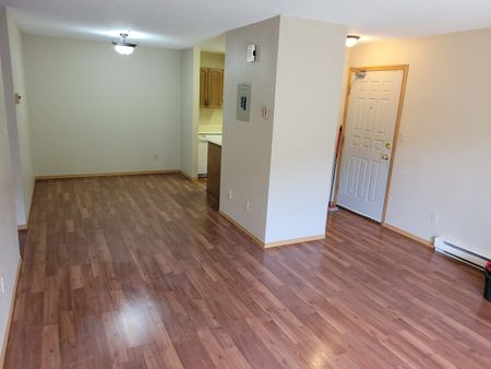 Spacious 2-Bedroom, 2-Bathroom Condo - Photo 2