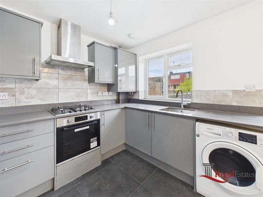 4 bedroom terraced house to rent - Photo 1