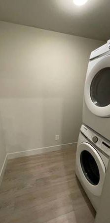 Spacious 1BR/In suite laundry/Quartz countertops/On site management - Photo 1