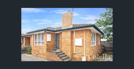 Charming 3-Bedroom Home in a Prime Bayside Location - Photo 5