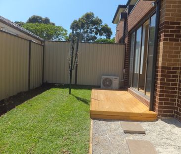 MODERN 2 BEDROOM TOWN HOUSE IN GREAT LOCATION - Photo 4