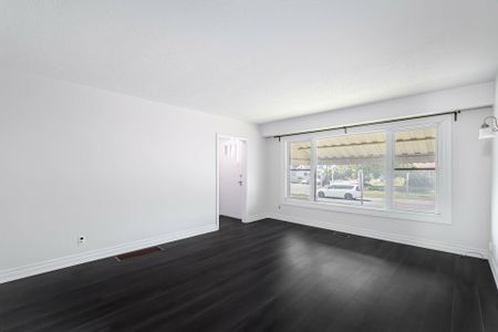 For Lease - 227 Stevenson Road Unit# MAIN, Oshawa, Ontario - Photo 2