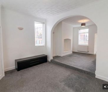 2 bedroom end of terrace house to rent - Photo 4
