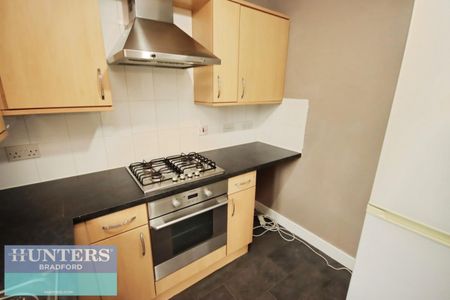 2 bedroom Flat To Let - Photo 3