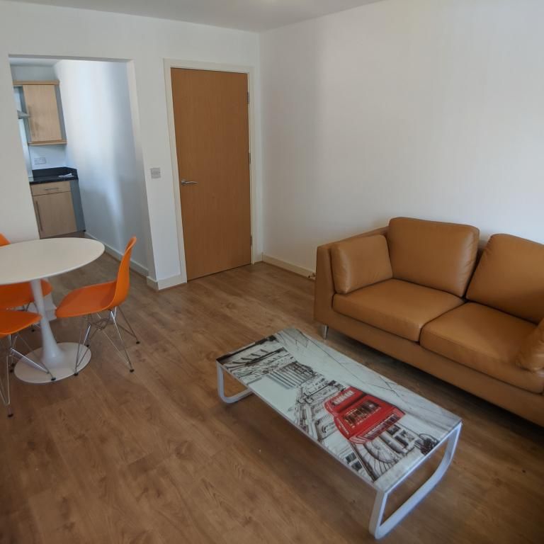 3 bedroom flat to rent - Photo 1