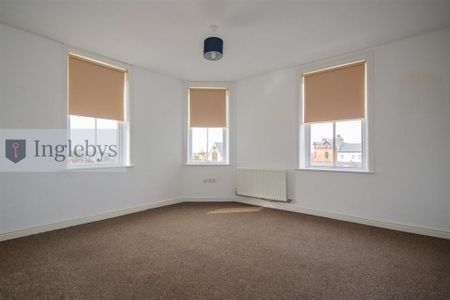 3 bedroom apartment to rent - Photo 2