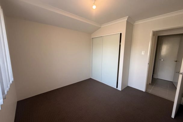 Stylish Family Living in a Sought-After Location - Photo 1