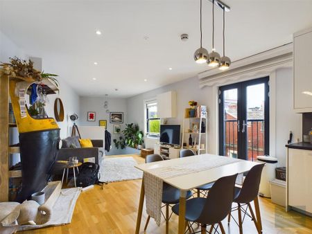 3 bedroom apartment to rent - Photo 3