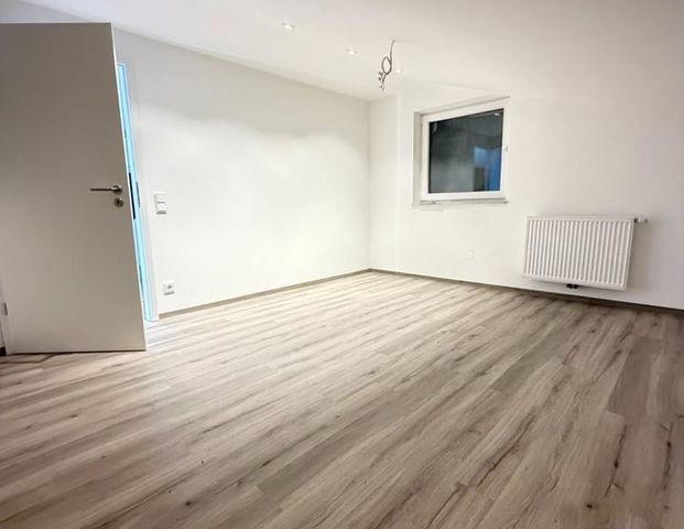 Moderne 2-Zimmer Dachgeschosswohnung (ca. 60 m²) – komplett sanie - Photo 1