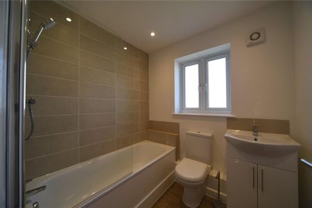 3 bedroom semi-detached house to rent - Photo 4