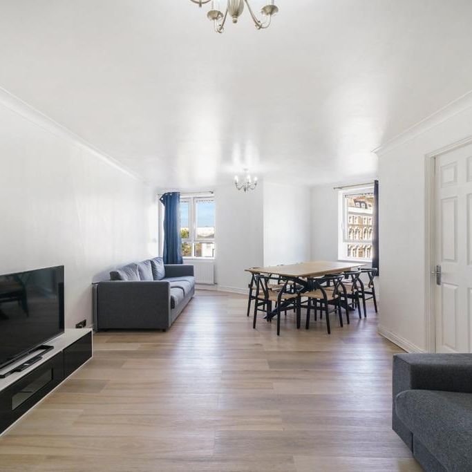 3 bedroom flat to rent - Photo 1