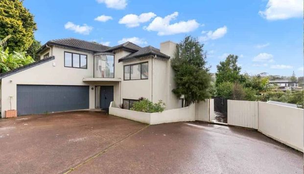 Astonishing Family Home For Rent ! - Photo 1