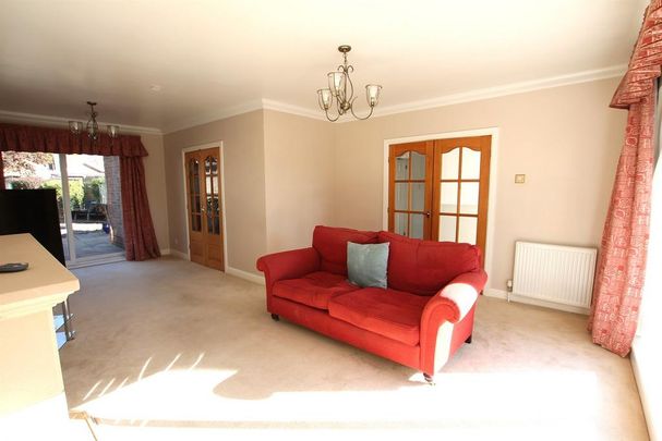 3 bedroom bungalow to rent - Photo 1