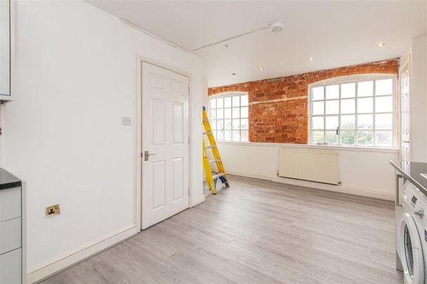 3 bed Apartment To Let - Photo 1