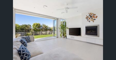 North-Facing Coastal Masterpiece With Panoramic Seaviews - Photo 2