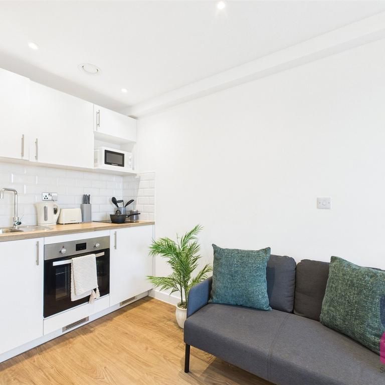 Studio to rent - Photo 1