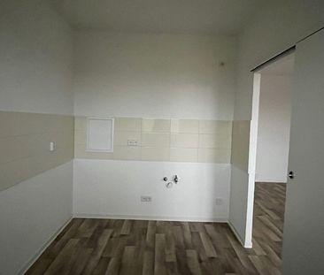 Sanierte 2 Raum-Wohnung mit Balkon und Badewanne - Photo 3