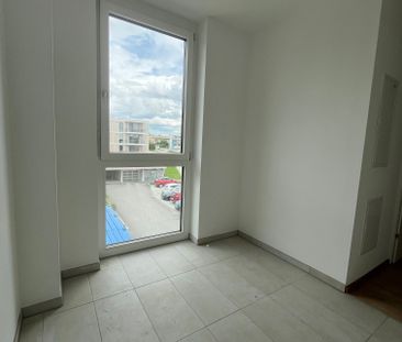 NEUBAU - 3-Zimmer-Wohnung mit Küche, Balkon und Tiefgaragenparkplatz - Photo 4