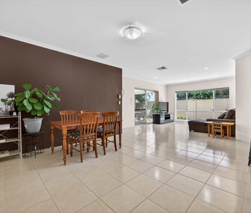 Modern Comfort in Madeley - Photo 1