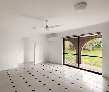 Fresh, Bright & Move-In Ready – A Stylishly Updated Home in Gailes - Photo 2