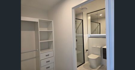 Designer 2-Bedroom + Study with Elevated District Outlooks - Photo 4