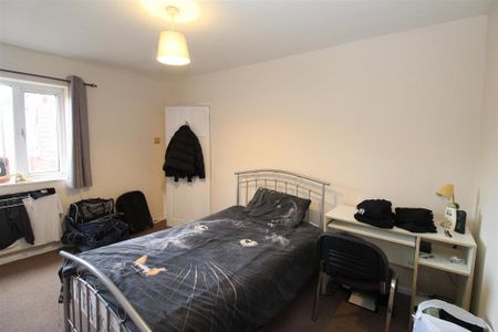 4 bedroom private hall to rent - Photo 5