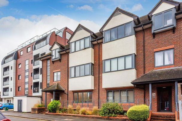 Lavender Park Road, West Byfleet - 1 bedroomProperty for lettings - Seymours - Photo 1