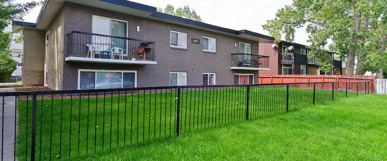 Internet, Renovated 2 large Bdr Bowness Apt, the rent and DD reduced | 4323 73 St NW, Calgary - Photo 1