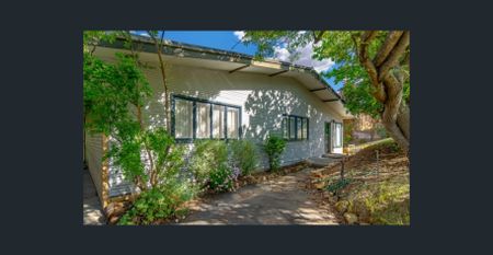 Charming Furnished 3-Bed Home Near the Hospital - Photo 2