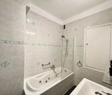 Location Appartement 3 pièces 76m² NICE 06300 - Photo 5