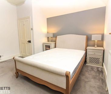 2 bedroom end of terrace house to rent - Photo 5
