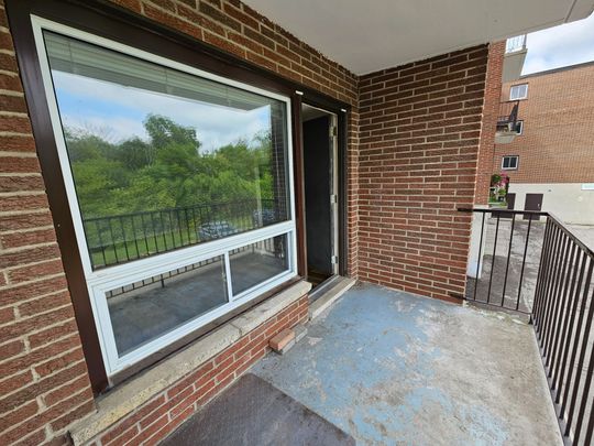 For Lease - 4 Avalon Place Unit# 102, Kitchener, Ontario - Photo 1