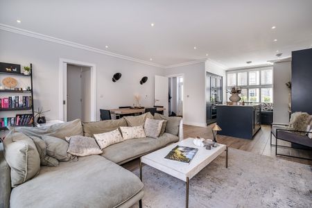 4 bedroom mews to rent - Photo 2