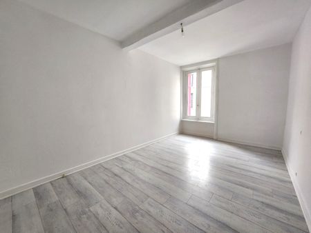 : Appartement 80.9 m² à CHAZELLES SUR LYON - Photo 2