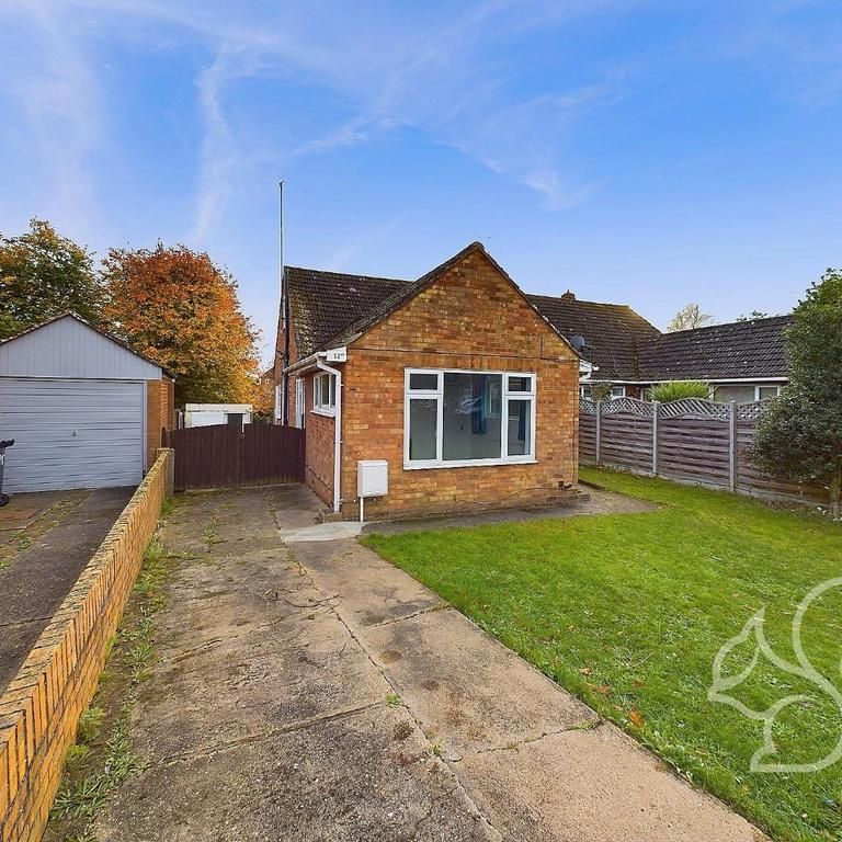 3 bedroom semi-detached bungalow to rent - Photo 1