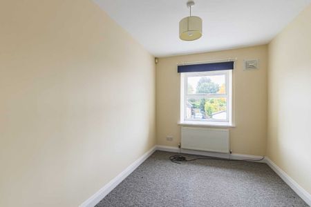2 bed Flat for rent - Photo 4