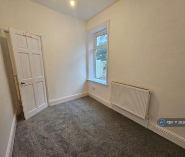 3 bedroom end of terrace house to rent - Photo 3