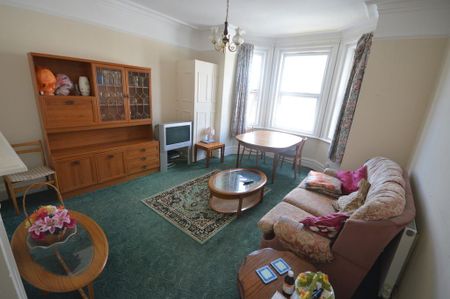1 bedroom in a house share to rent - Photo 3