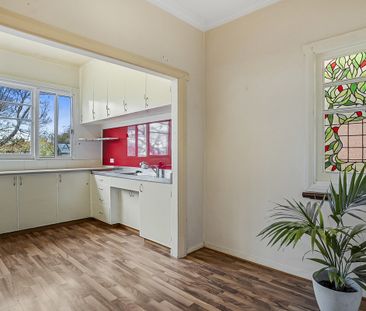 Character home - Photo 5