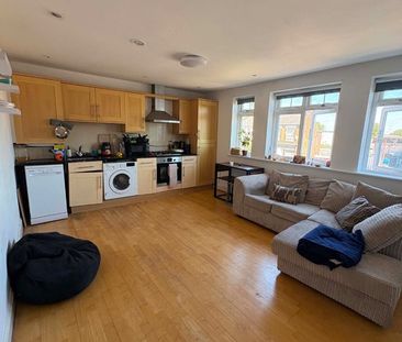 2 Bed Flat, Long Lane, N3 - Photo 1