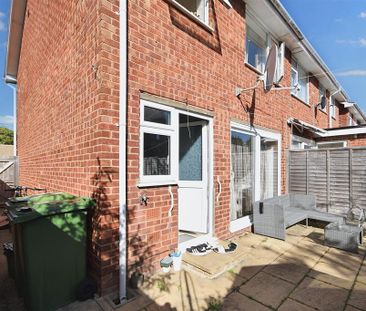 3 bedroom semi-detached house to rent - Photo 2